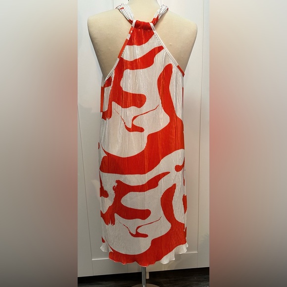 Halter Dress Accordion Material Orange And White Sz LG NEW! - Picture 2 of 3